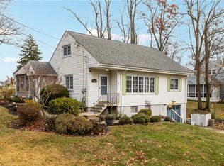 1054 Crest Dr, Crescent, PA 15046