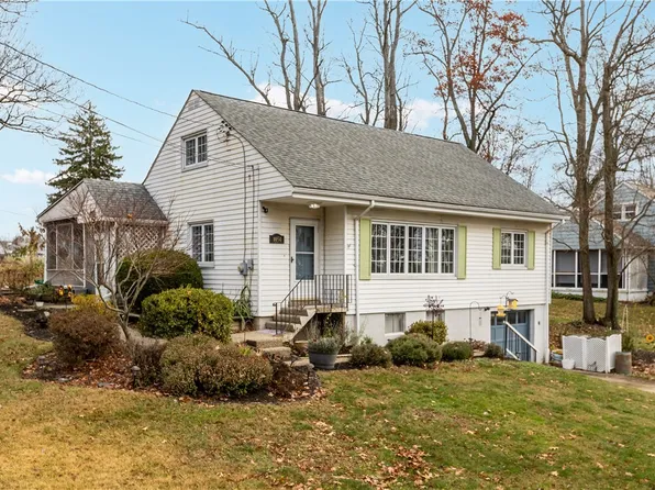 1054 Crest Dr, Crescent, PA 15046