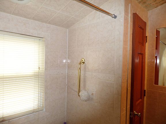 3rd image of 185 Beechwood Ave