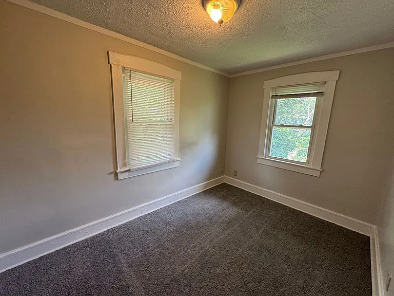 1136-1138 Fairfield Ave — Photo 19