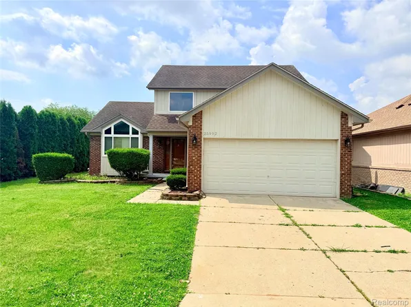 25992 Briar Towne Blvd, Chesterfield, MI 48051