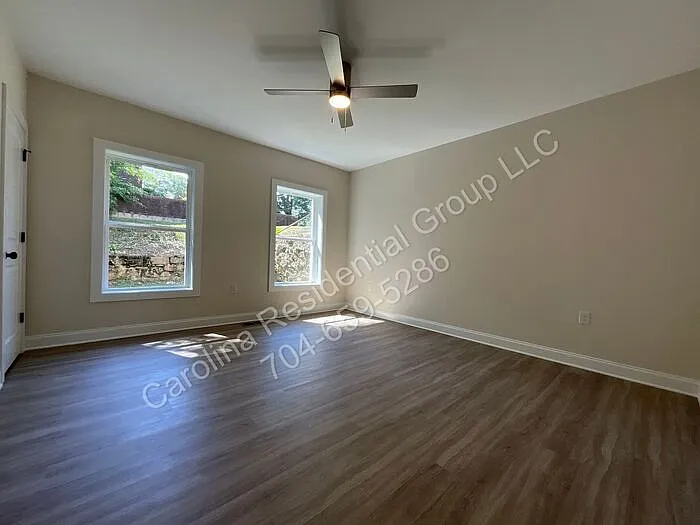 307 N Catawba St — Photo 17