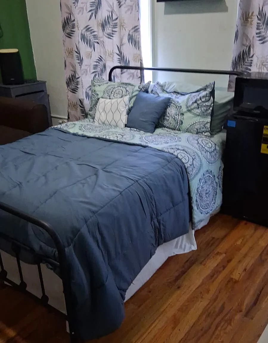 3 bed, $900 — Photo 1