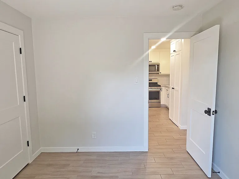2554 27th St #B — Photo 12
