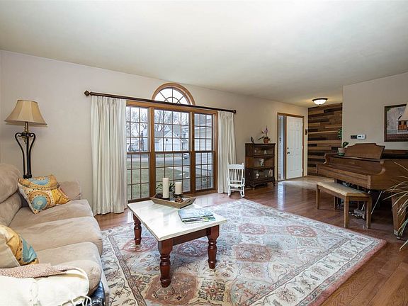 3rd image of 3618 Cavalier Ct