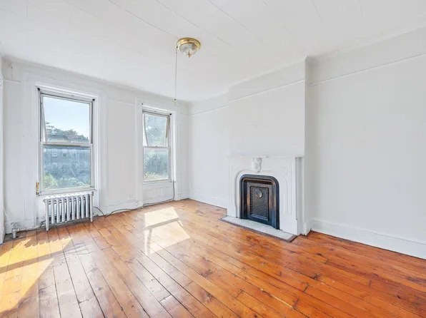 578 Bergen Street image 9 of 30