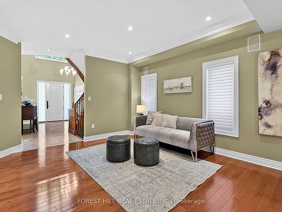 5th image of 33 Chopin Blvd