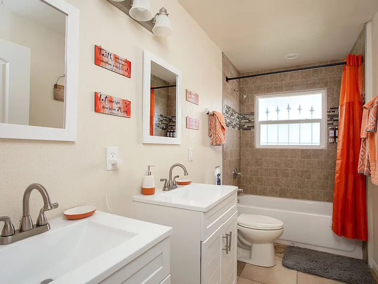 1815 S Eastern St #1 — Photo 9