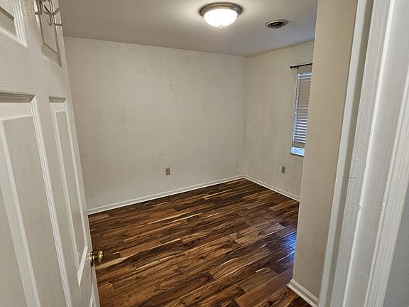 4th image of 3214 Tracey St