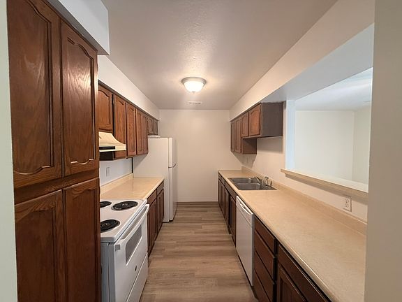 5th image of 725 Keenway Cir #C