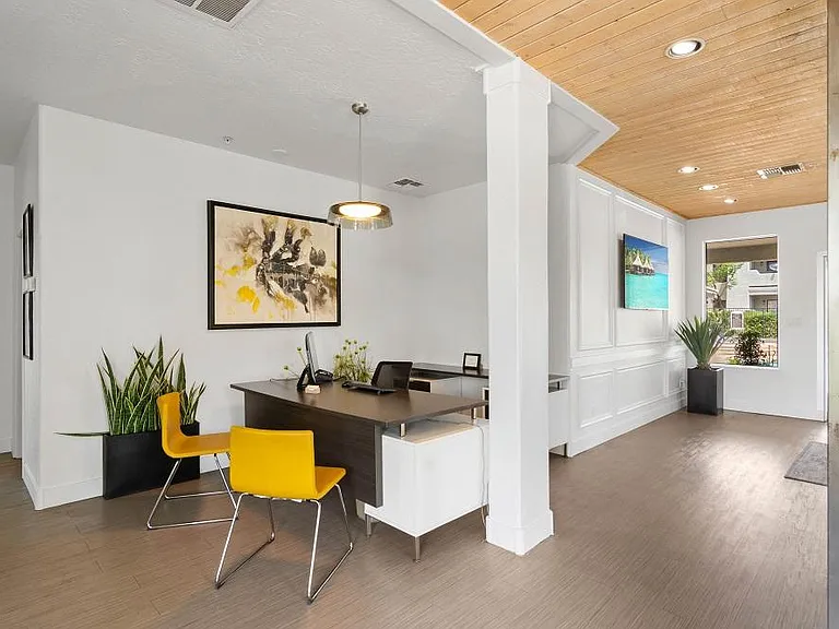Cabrillo Apartments — Photo 16