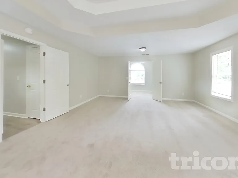 585 Chastleton Dr — Photo 7