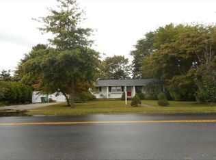 825 Peconic Ln, Peconic, NY 11958