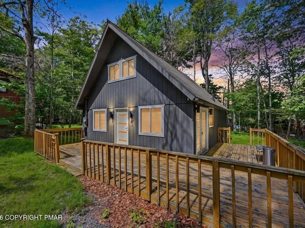 1717 Rolling Hills Dr, Tobyhanna, PA 18466