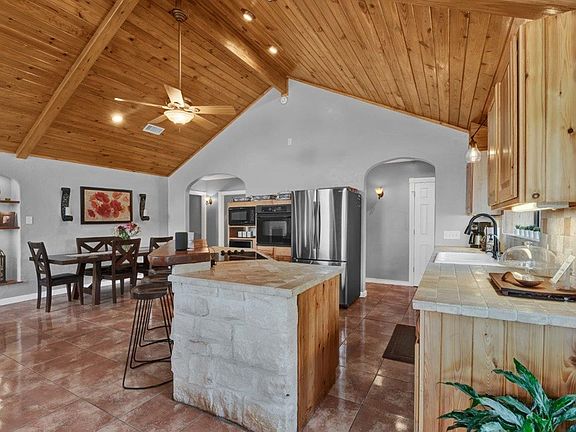 3rd image of 216 Spanish Oak Dr