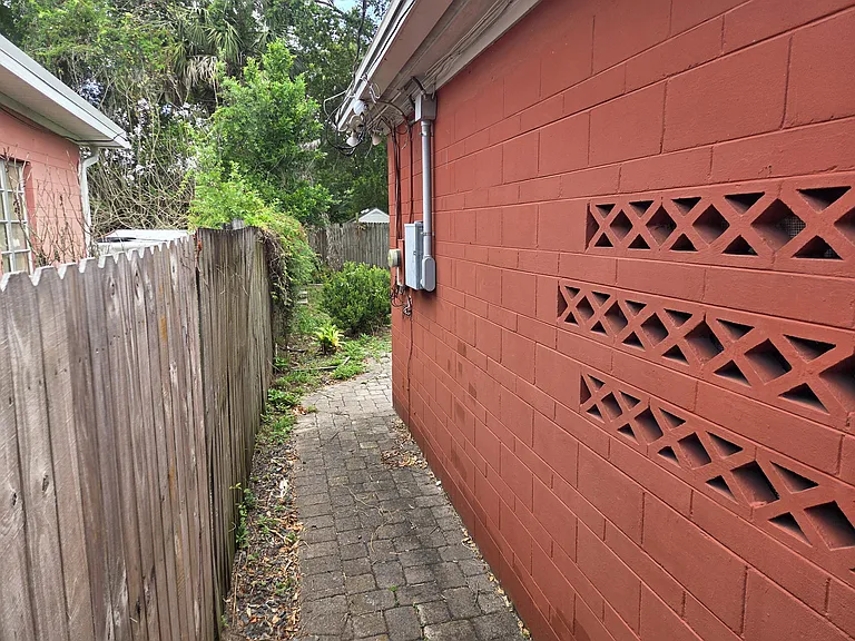 2717 Jamie Cir — Photo 18