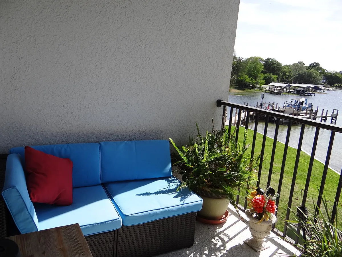 Building Photo - 7824 Holiday Isle Dr #203