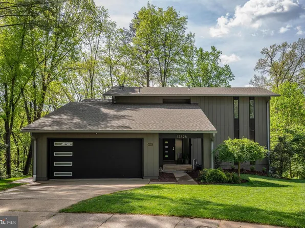 12328 Hollyhock Ct, Woodbridge, VA 22192