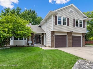 856 Racine Cir, Elk Grove Village, IL 60007
