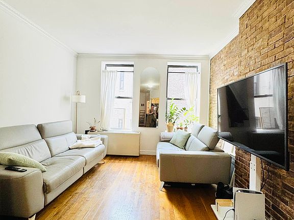 3rd image of 1819 2nd Ave #5R