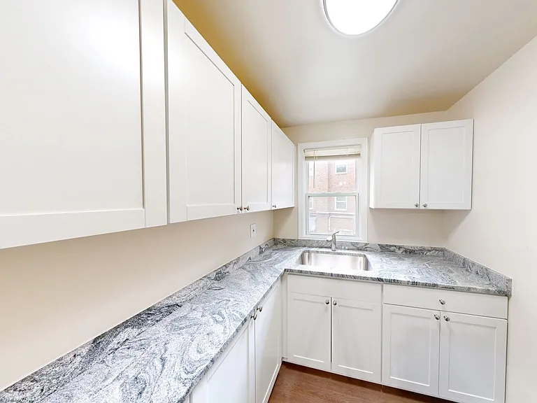 Roanoke Ave 8324 — Photo 5