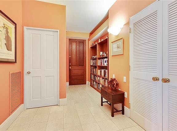 3rd image of 170 Walnut St APT 4C