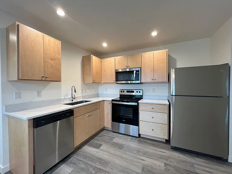 534 Putnam St #2 — Photo 1