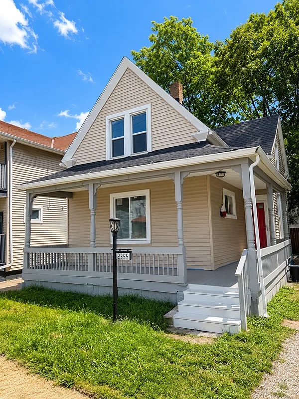 3 bed, 1.0 bath, 1212 sqft, $1,400 — Photo 1