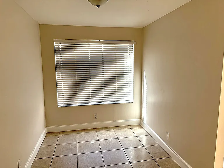 8185 NW 8th Mnr #8 — Photo 2