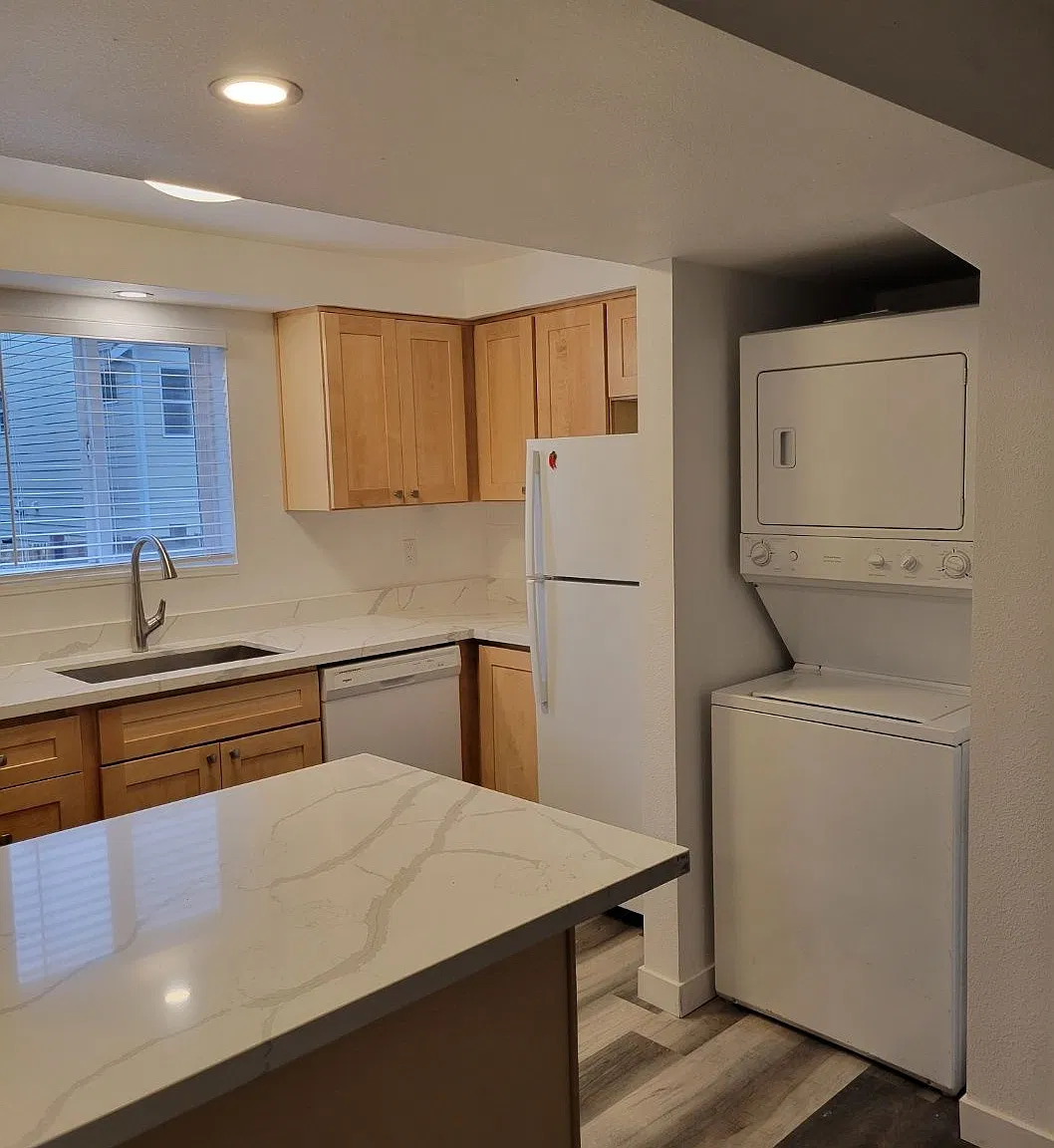 2 bed, 1.0 bath, 902 sqft, $2,000 — Photo 3