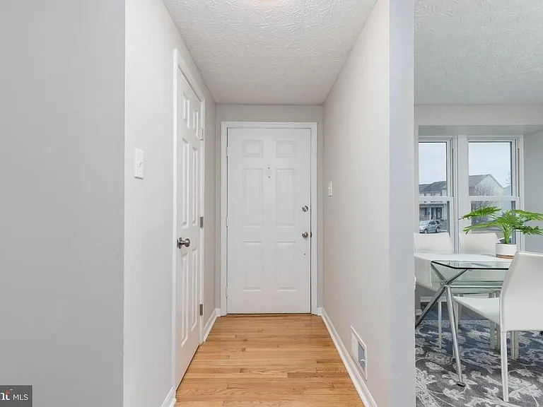 1334 E Spring Meadow Ct — Photo 2