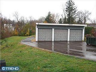 2nd image of 2336 Jenkintown Rd