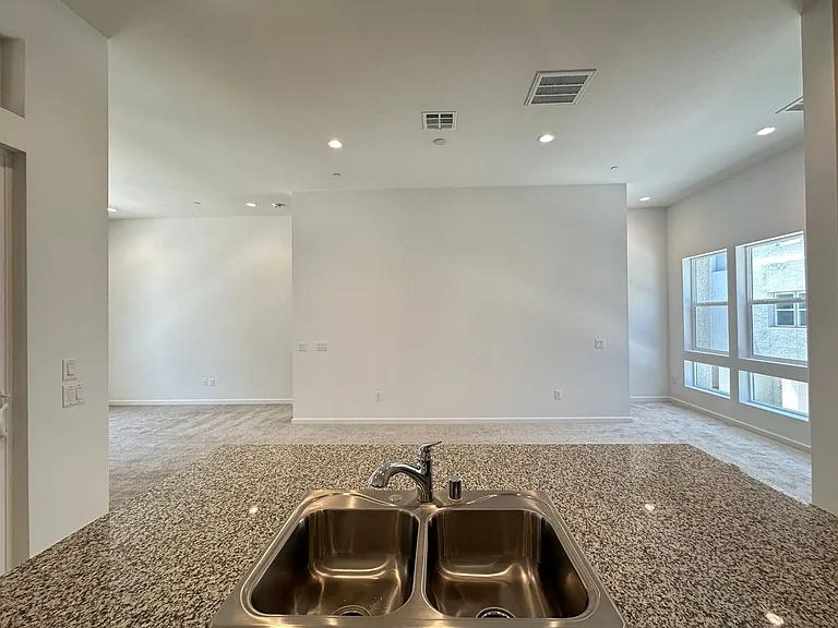 3331 Esker Ridge Ave — Photo 9