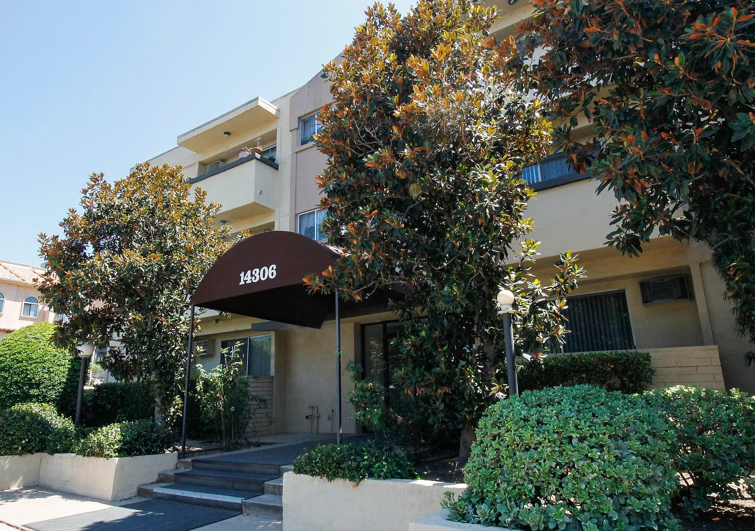 14306 Riverside Dr. — Photo 3