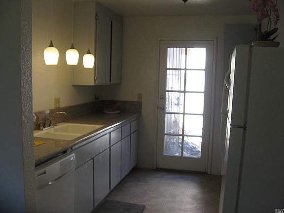 2nd image of 195 E Broadway St APT 4