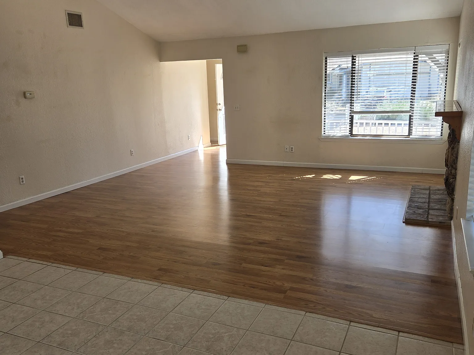 3 bed, 1425 sqft, $2,900 — Photo 3