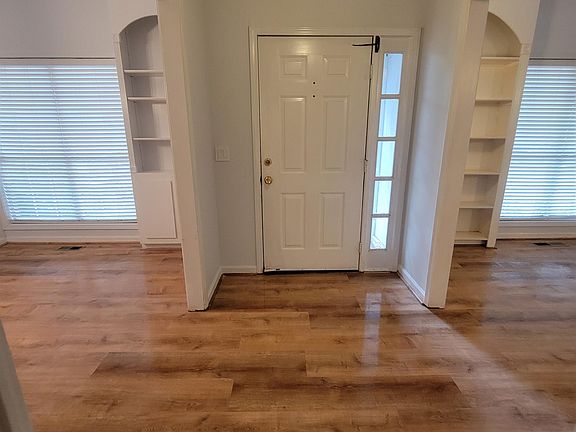 4th image of 239 Chicopee Dr