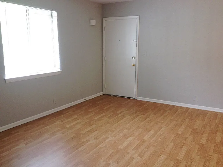 905 Greenwood Ave NE #4 — Photo 5