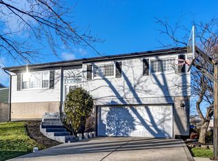 9050 Forest Dr, Hickory Hills, IL