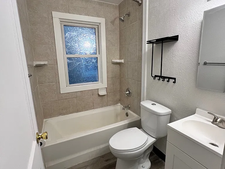 817 W Meadows Pl — Photo 6