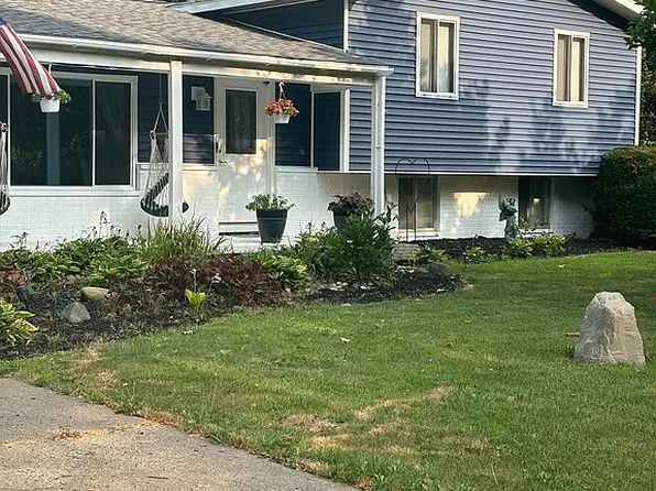 2127 Holly Tree Dr, Davison, MI 48423