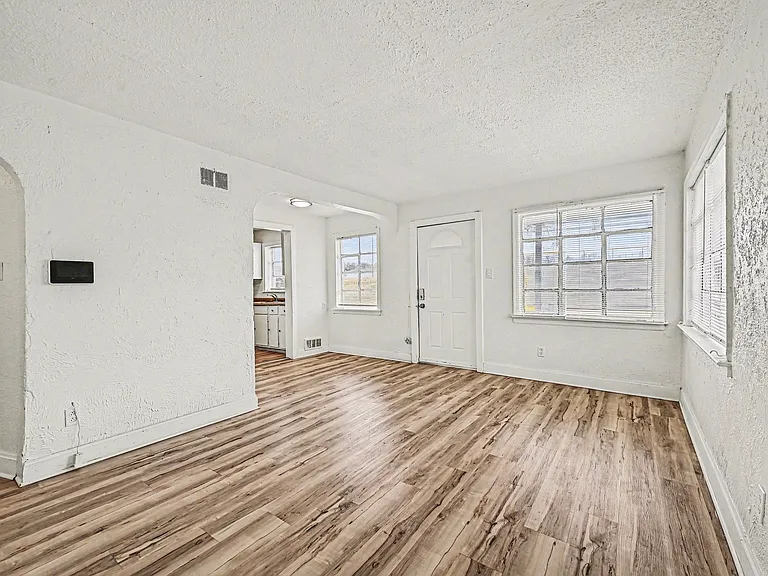 4212 Cleveland Ave — Photo 6