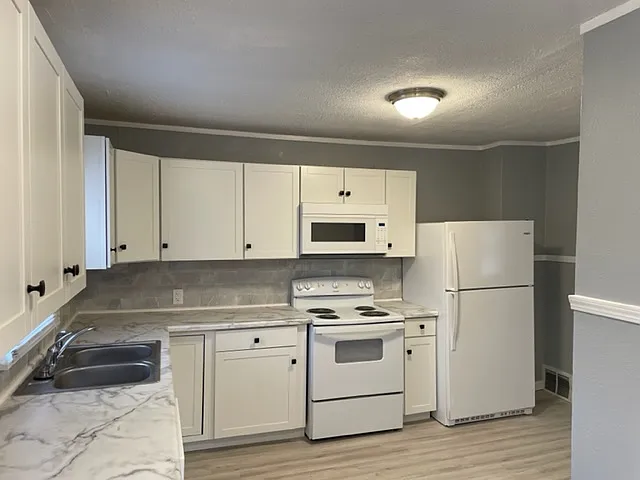 210 E Georgia St — Photo 6
