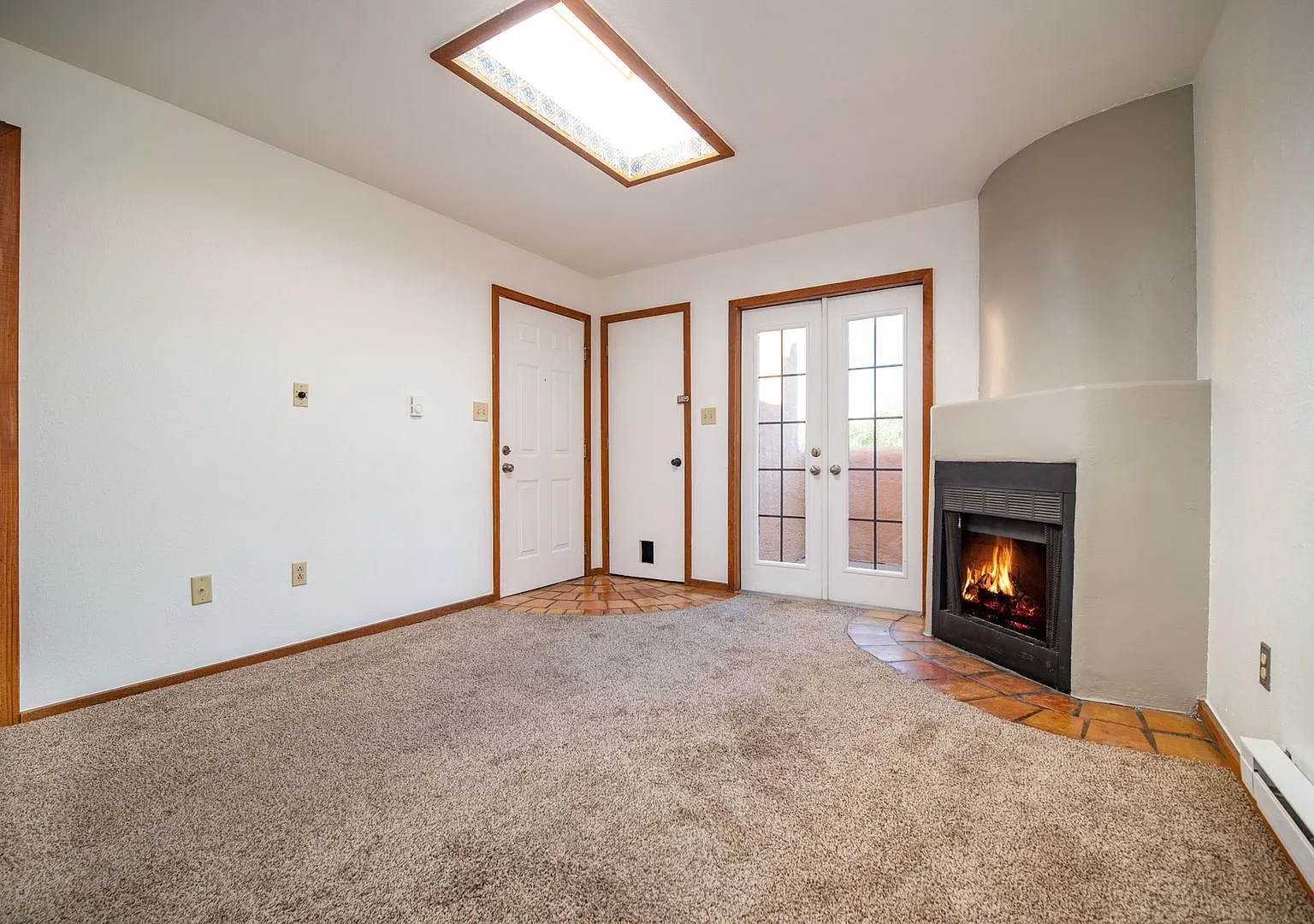 Sweet, Small Private Unit Available Now! — Photo 1