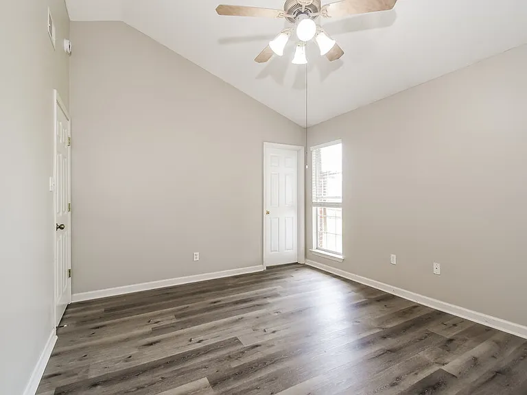 8181 Martin Dr — Photo 11