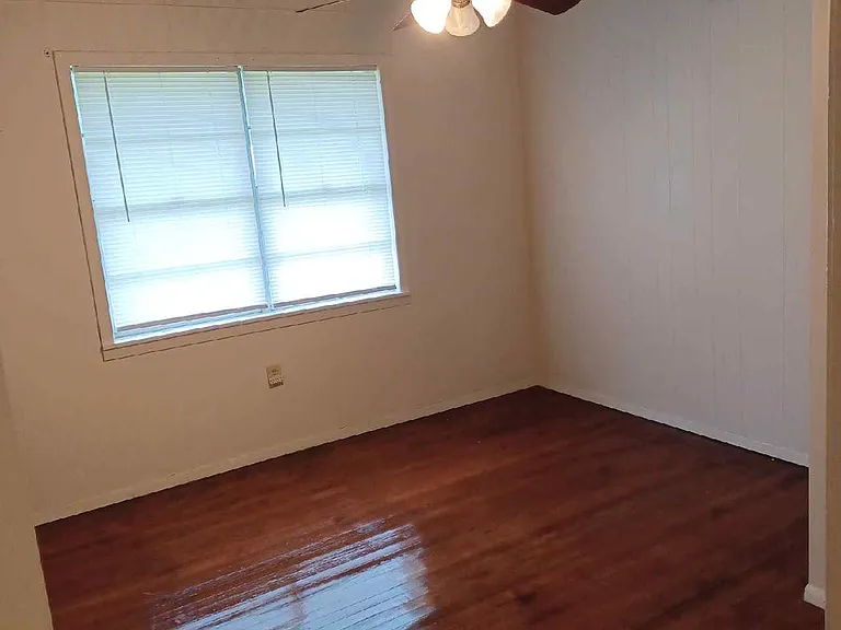 227 Houston St — Photo 5