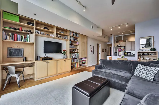 1201 W Adams St #909 — Photo 8