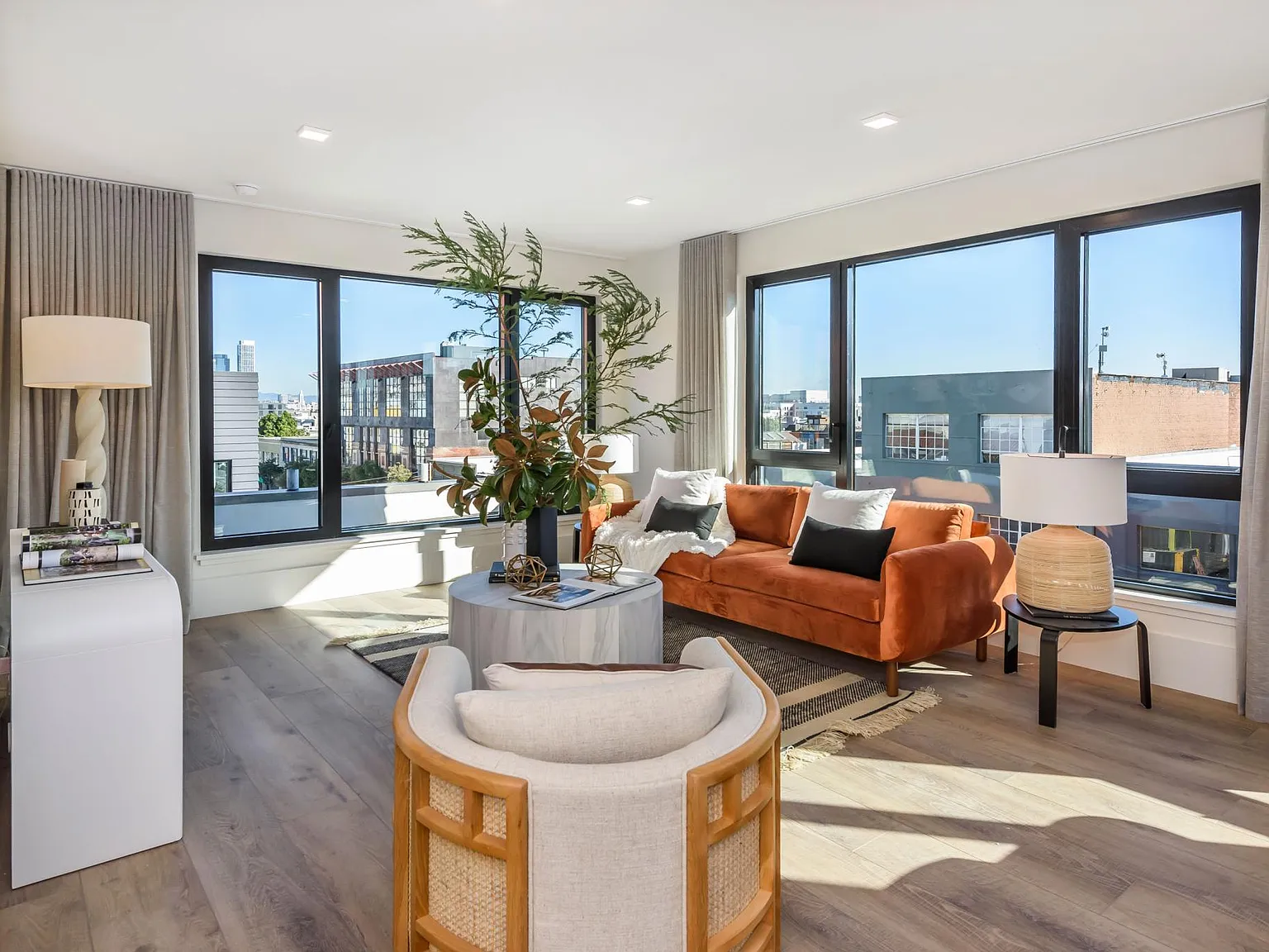 1 bed, 696 sqft, $4,700 — Photo 3
