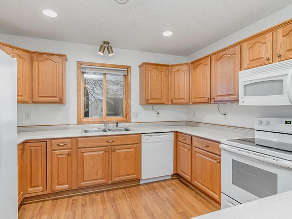5th image of 545 4th Circle Dr SE