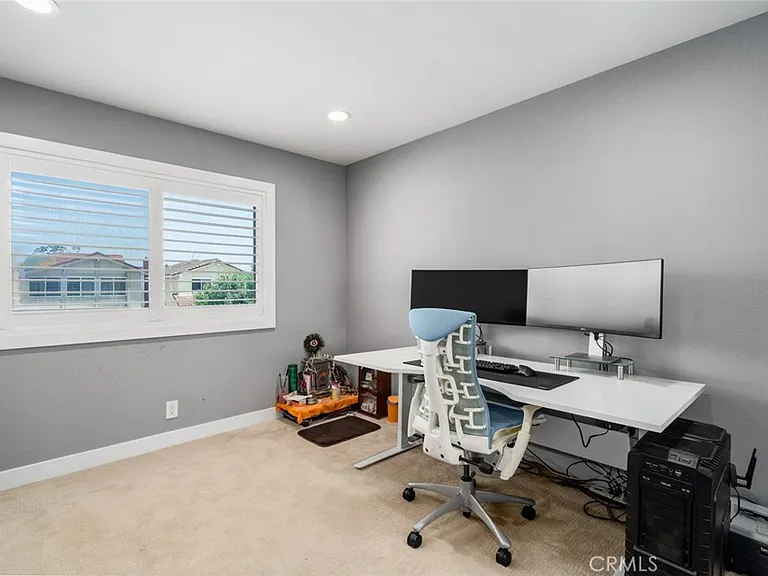13014 Espinheira Dr — Photo 29